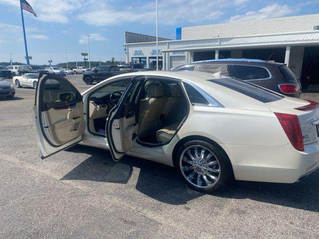 Photo of 2013 White Diamond Tricoat Cadillac XTS