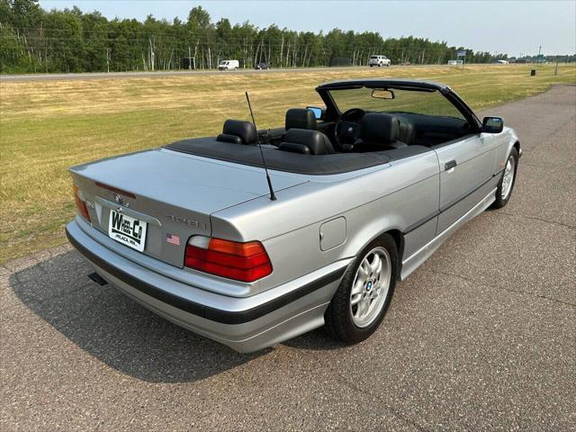 Photo of 1998 Silver BMW 328
