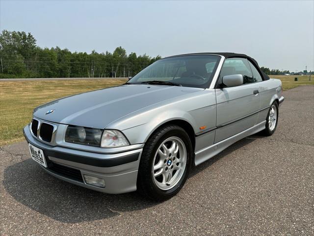 Photo of 1998 Silver BMW 328