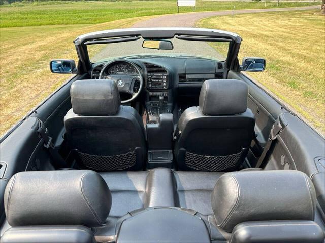 Photo of 1998 Silver BMW 328