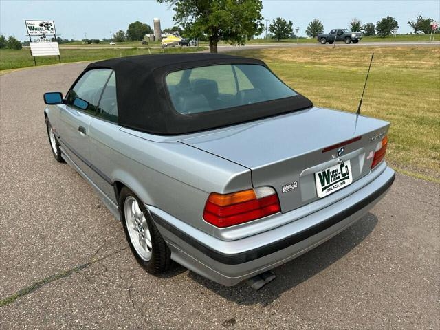 Photo of 1998 Silver BMW 328