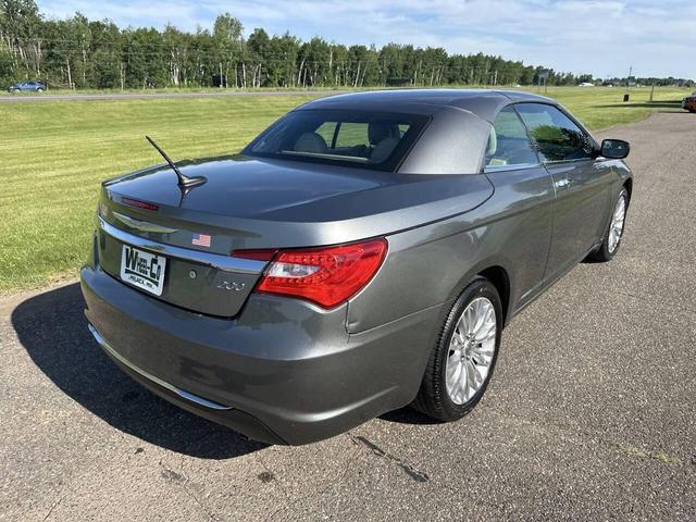 Photo of 2011 Gray Chrysler 200