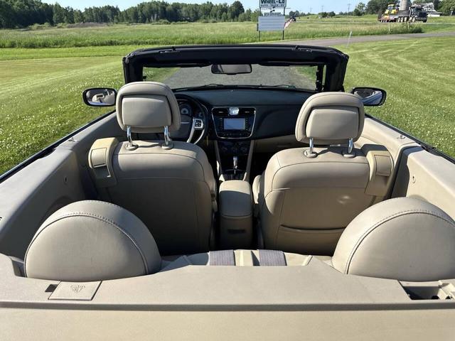 Photo of 2011 Gray Chrysler 200