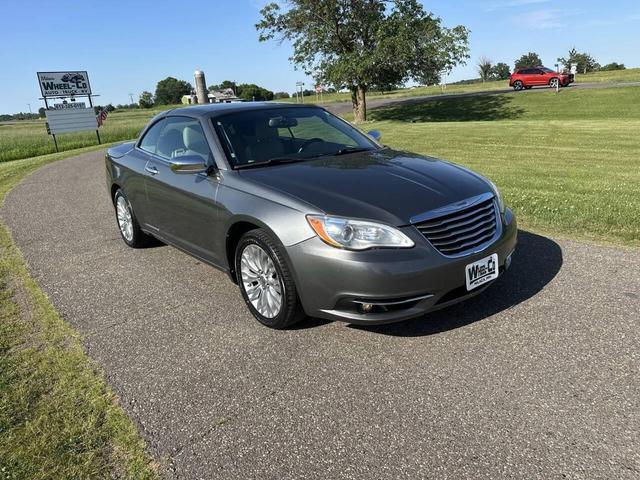Photo of 2011 Gray Chrysler 200