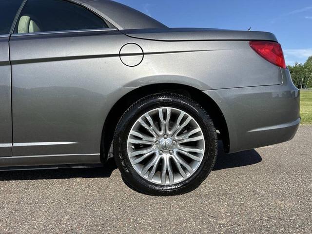 Photo of 2011 Gray Chrysler 200