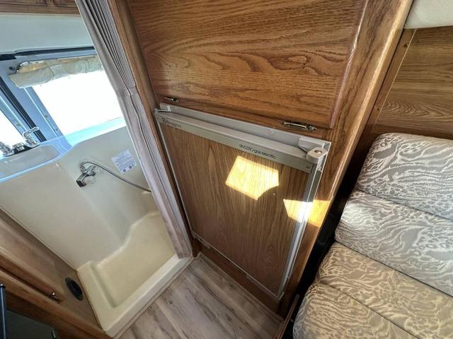 Photo of 1997 Silver Clearcoat Metallic Ford E350