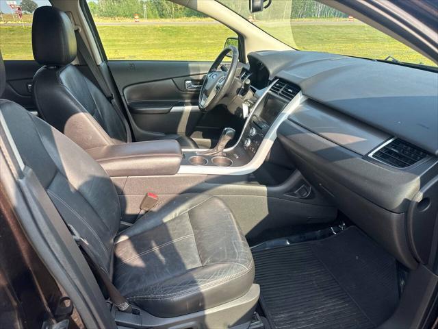 Photo of 2013 Burgundy Ford Edge