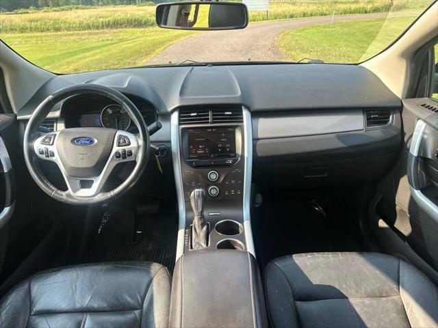 Photo of 2013 Burgundy Ford Edge
