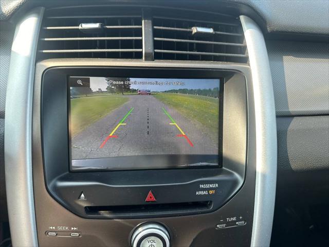 Photo of 2013 Burgundy Ford Edge