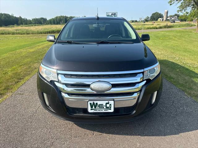Photo of 2013 Burgundy Ford Edge