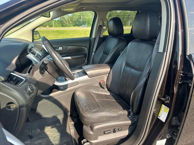 Photo of 2013 Burgundy Ford Edge