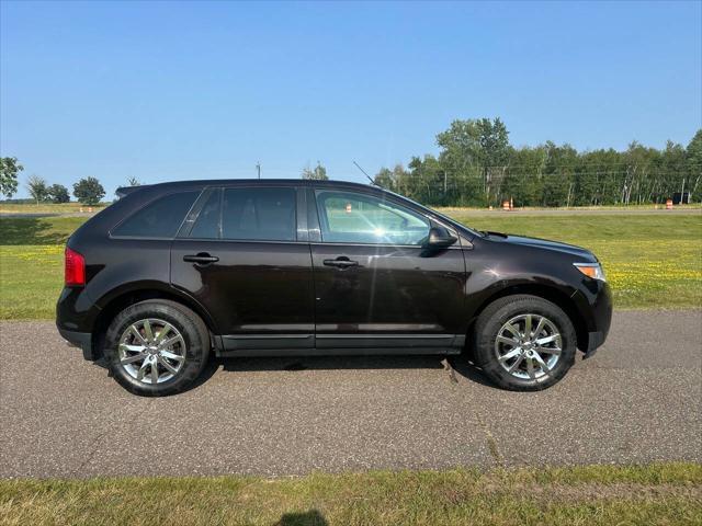 Photo of 2013 Burgundy Ford Edge