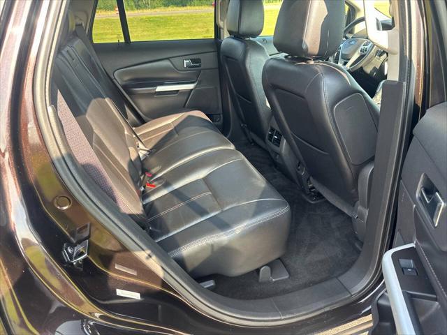 Photo of 2013 Burgundy Ford Edge