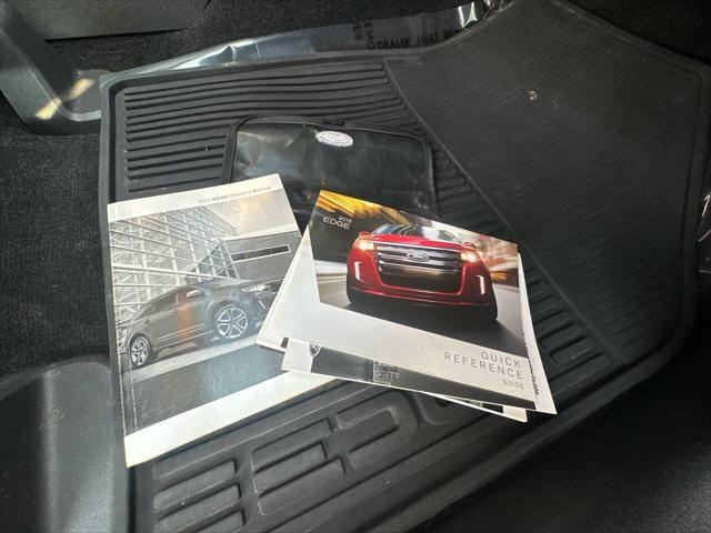 Photo of 2013 Burgundy Ford Edge