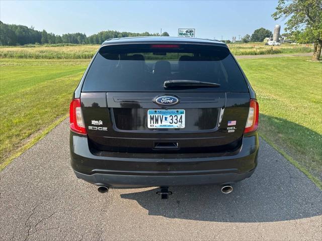 Photo of 2013 Burgundy Ford Edge