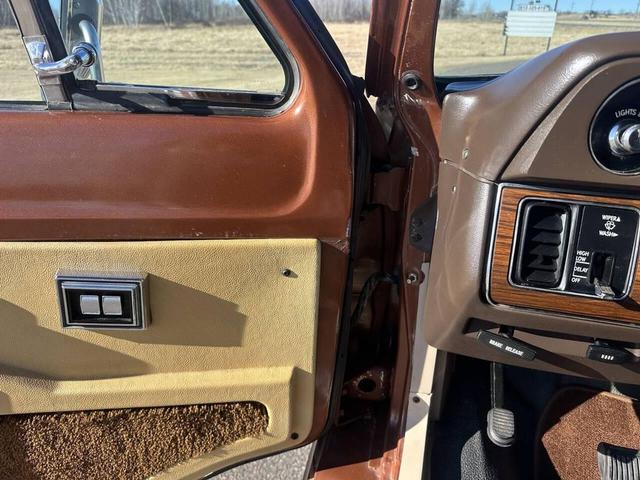 Photo of 1984 Brown Dodge Ram Van