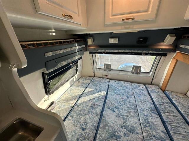 Photo of 2003 White Dodge Ram Van