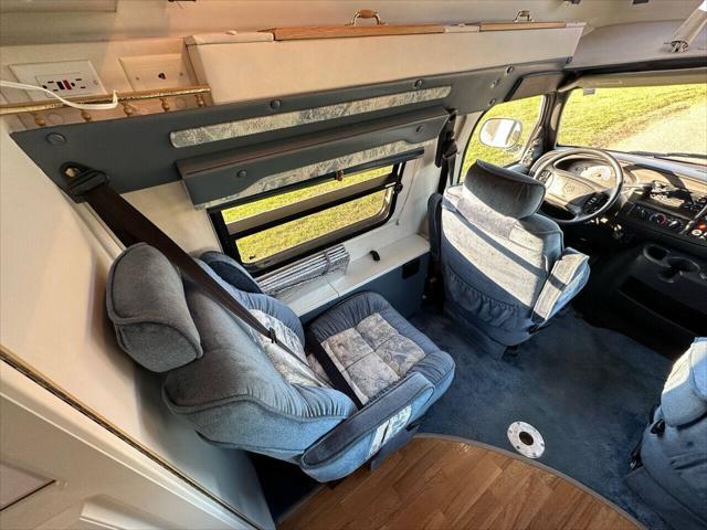 Photo of 2003 White Dodge Ram Van