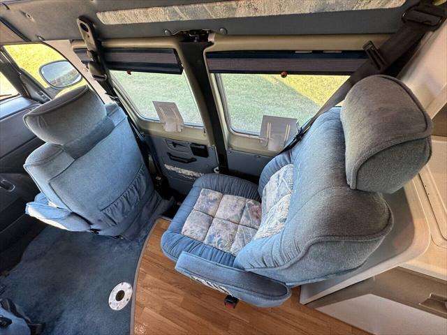 Photo of 2003 White Dodge Ram Van