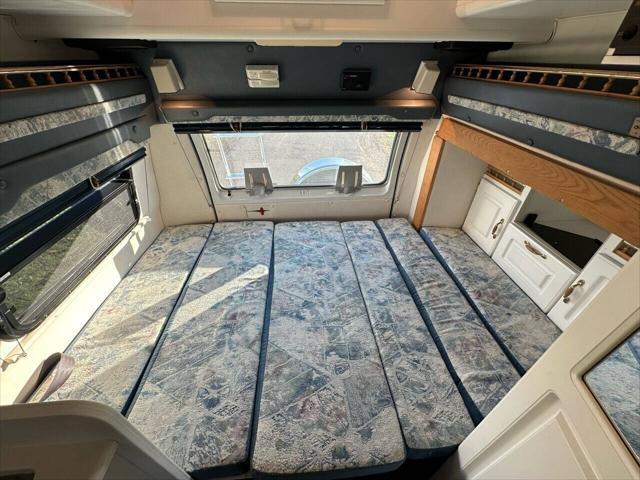 Photo of 2003 White Dodge Ram Van