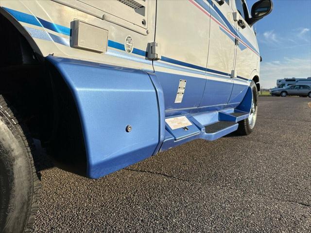 Photo of 2003 White Dodge Ram Van