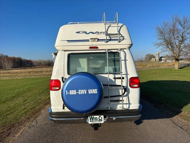 Photo of 2003 White Dodge Ram Van