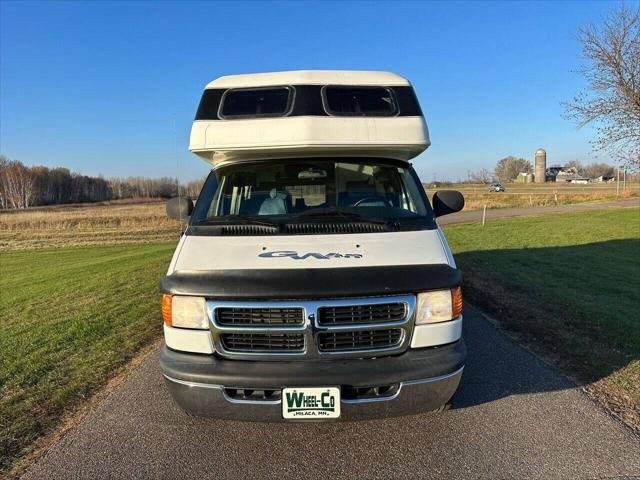 Photo of 2003 White Dodge Ram Van