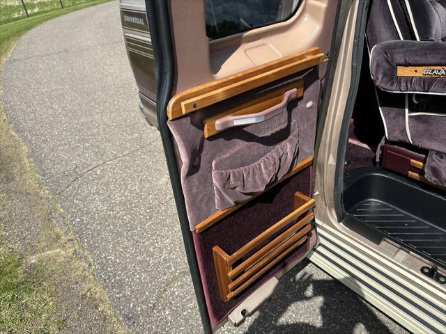 Photo of 1992 Tan Ford E150