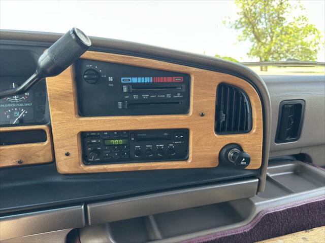 Photo of 1992 Tan Ford E150