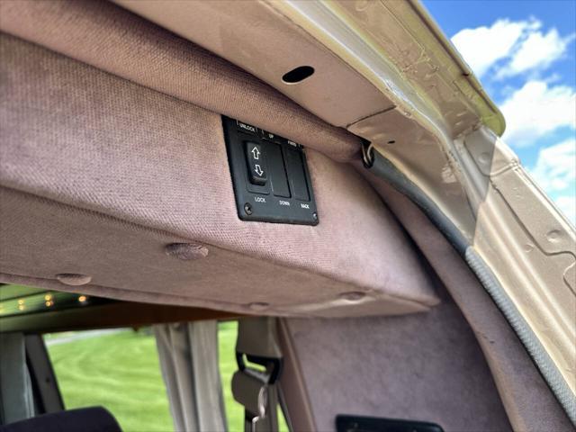 Photo of 1992 Tan Ford E150