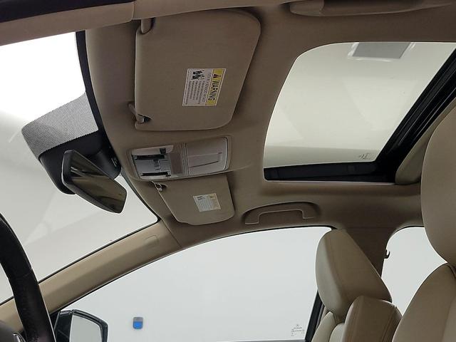 Photo of 2018 White Acura TLX