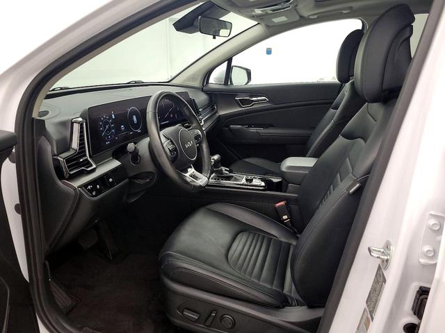 Photo of 2023 White Kia Sportage