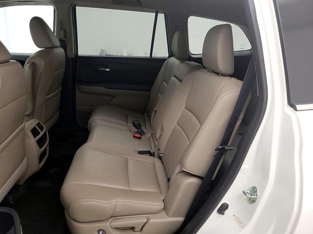 Photo of 2016 White Honda Pilot