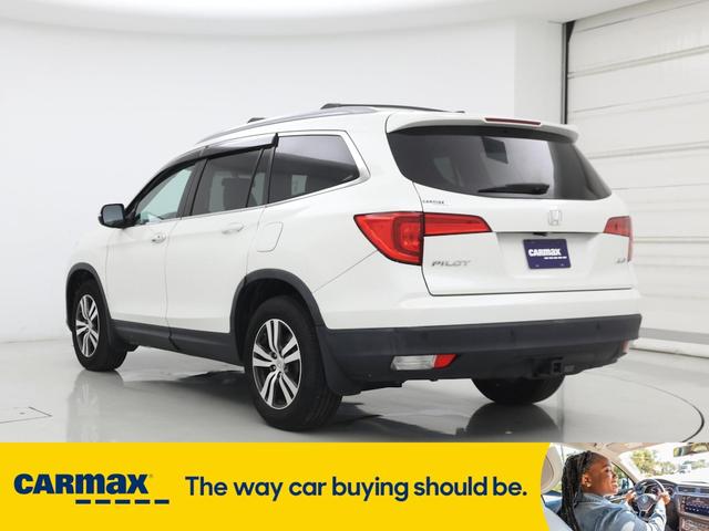 Photo of 2016 White Honda Pilot