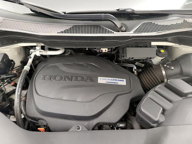 Photo of 2016 White Honda Pilot