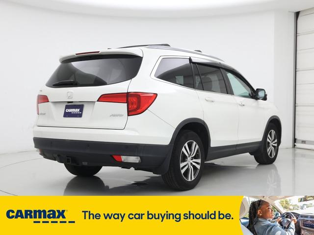Photo of 2016 White Honda Pilot
