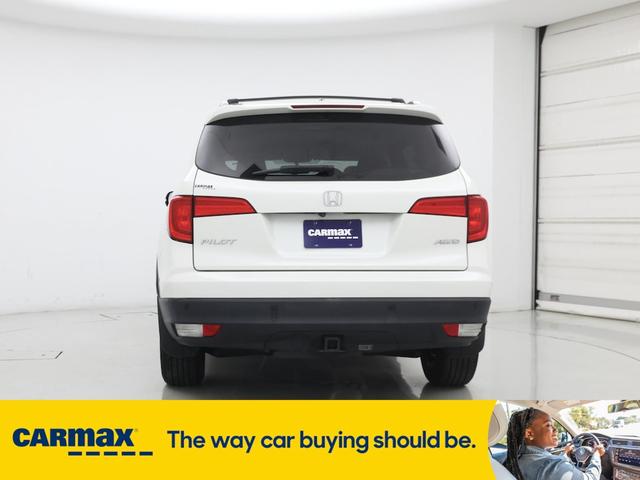 Photo of 2016 White Honda Pilot
