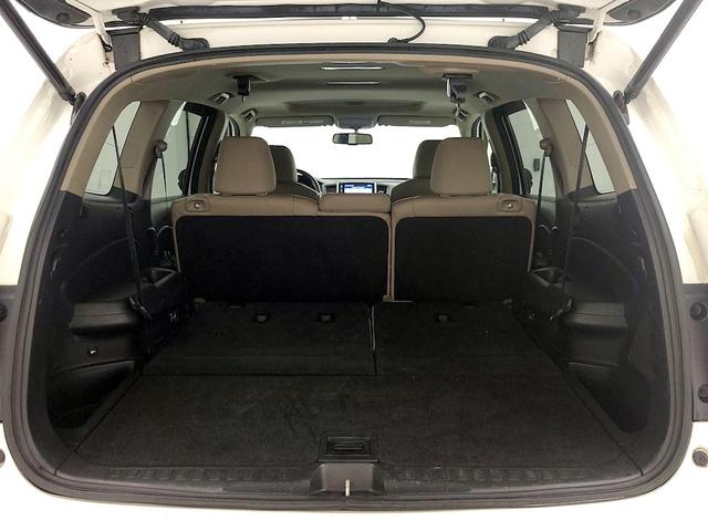 Photo of 2016 White Honda Pilot