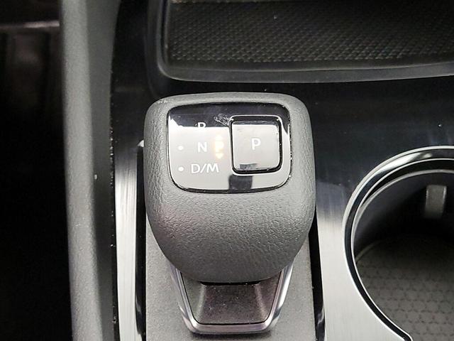 Photo of 2023 White Nissan Rogue