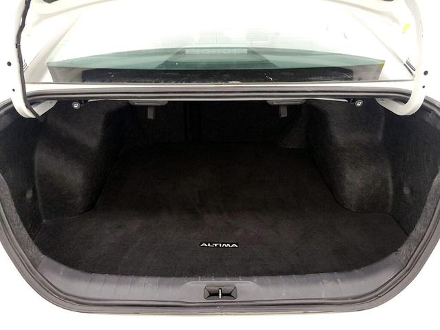 Photo of 2023 White Nissan Altima
