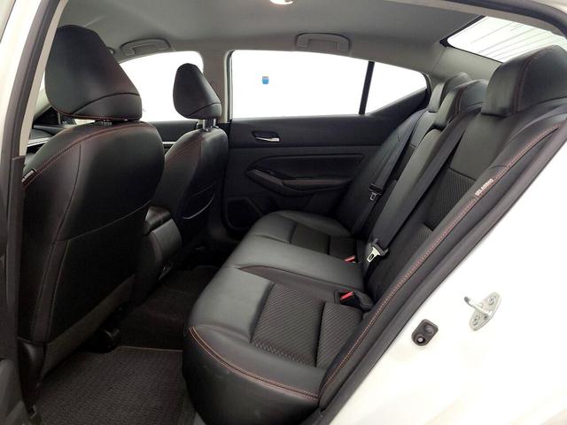 Photo of 2023 White Nissan Altima