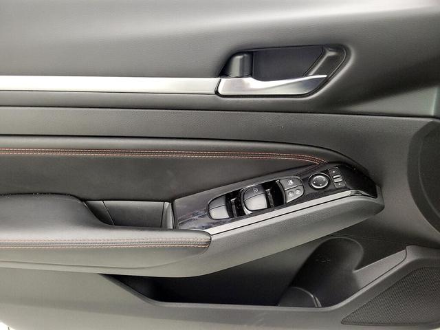 Photo of 2023 White Nissan Altima