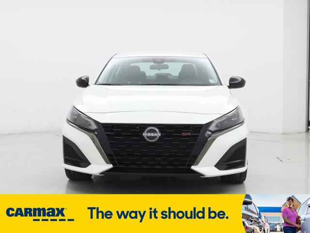 Photo of 2023 White Nissan Altima