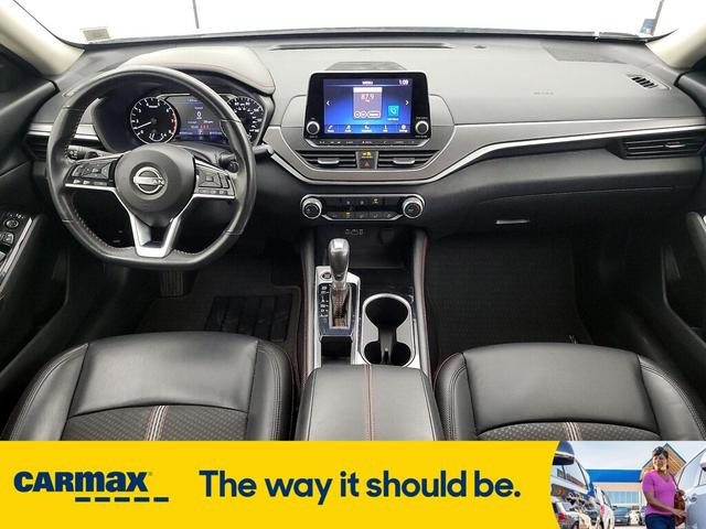 Photo of 2023 White Nissan Altima