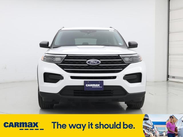 Photo of 2021 White Ford Explorer