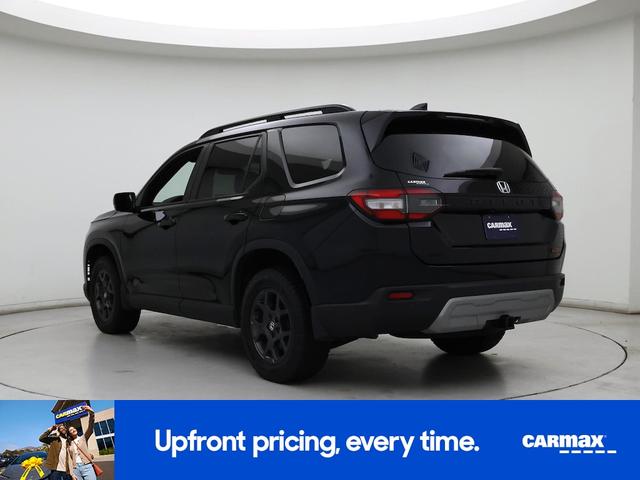 Photo of 2023 Black Honda Pilot