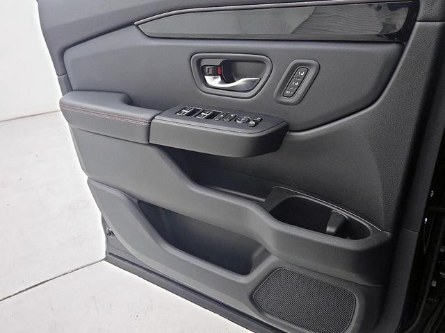 Photo of 2023 Black Honda Pilot