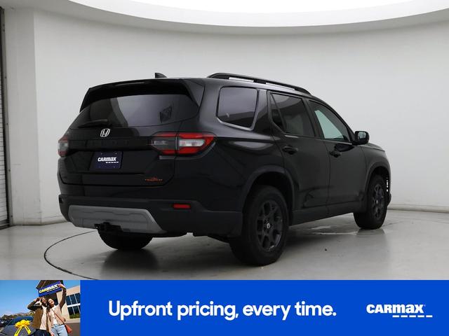Photo of 2023 Black Honda Pilot