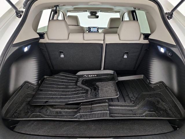 Photo of 2025 White Honda HR-V