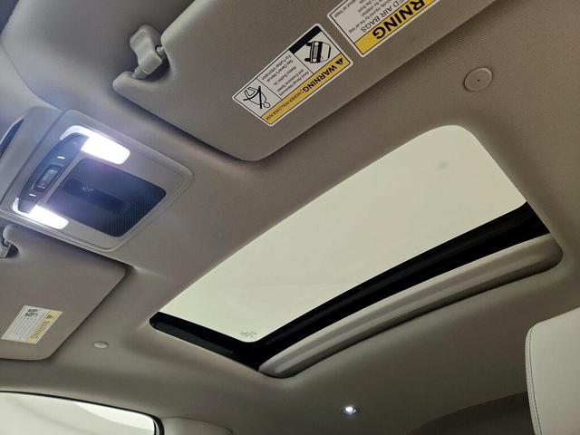 Photo of 2025 White Honda HR-V
